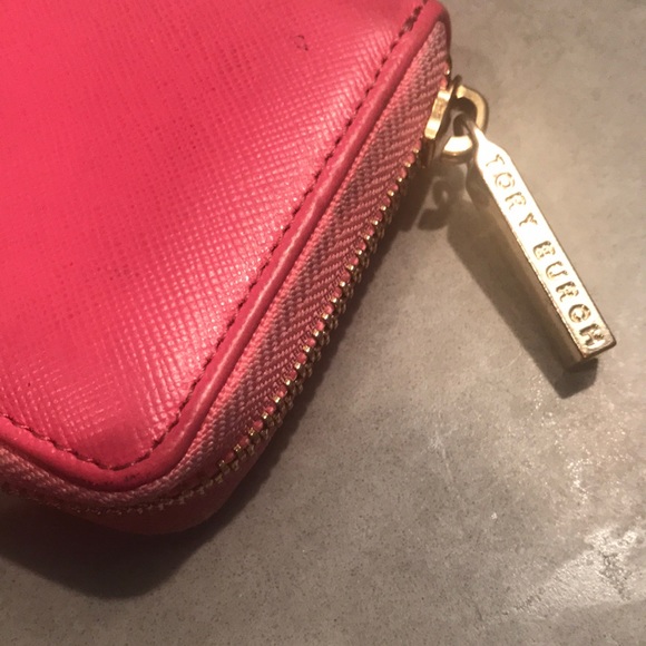 Tory Burch Small Zip Around Wallet in Pink - Picture 2 of 4